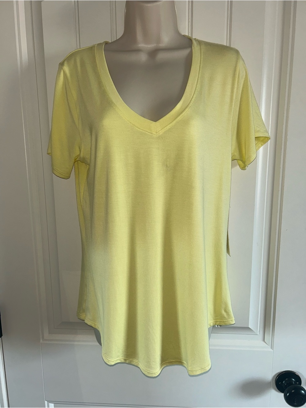 NWT 78&Sunny Sonoma V Neck Slinky Tee in Lemonade Sz M